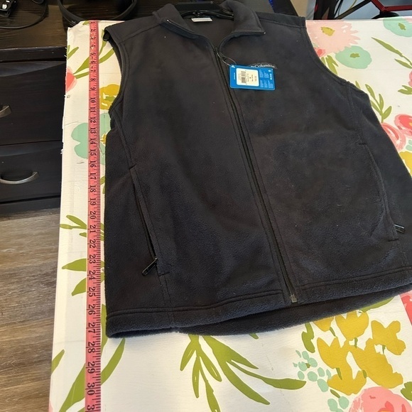 NWT men's Columbia fleece zip vest in black - Picture 2 of 7
